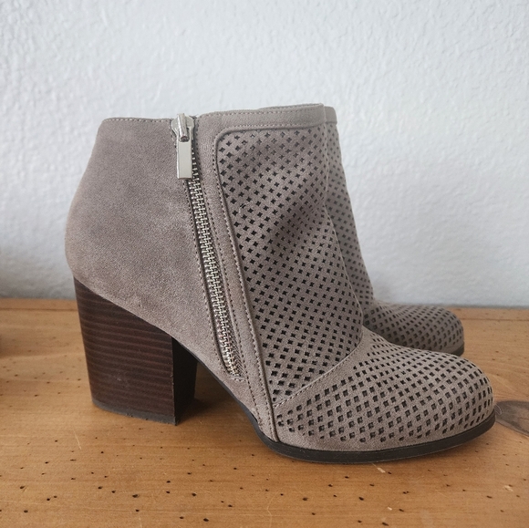 Bar III Penny Ankle Gray Women's Perforated  Block Heel Zip-Up Boot Size 8 - Picture 3 of 7